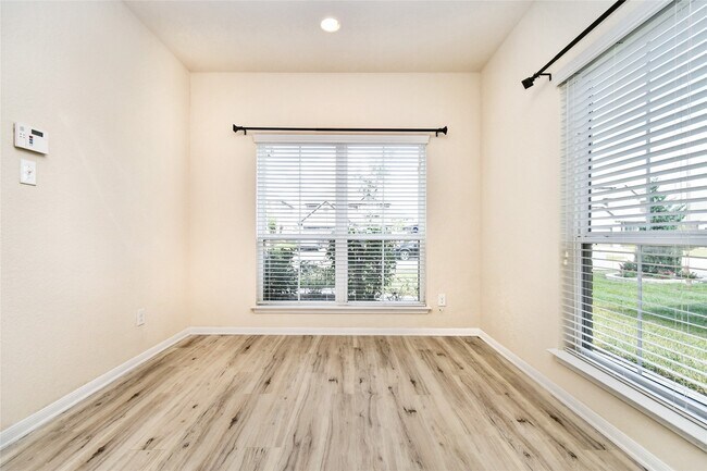 Foto del edificio - 3227 Thicket Path Way