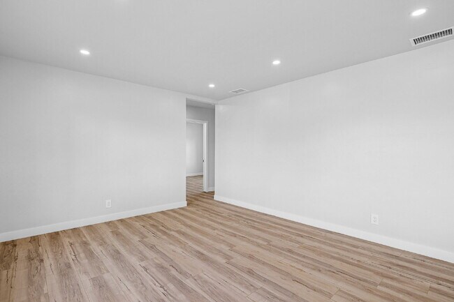Foto del edificio - ***OPEN HOUSE - Friday 8/29 - 4-6pm***