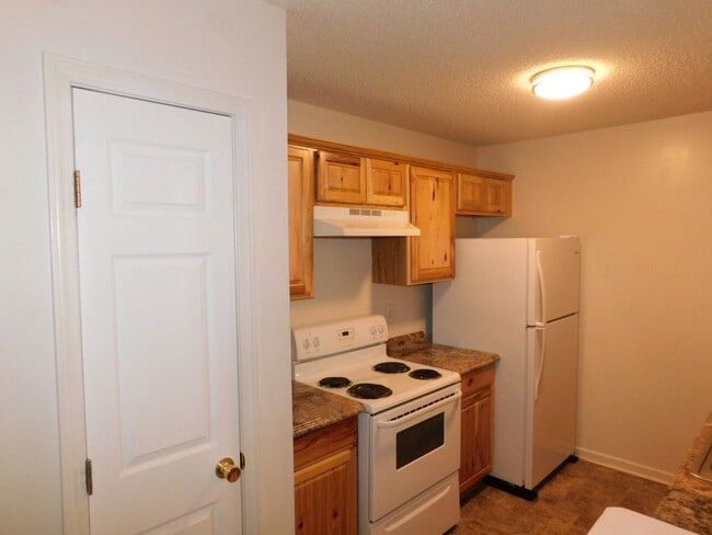 Building Photo - Charming 2-Bedroom, 2-Bath Duplex with Garage