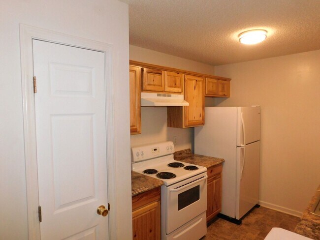 Foto del edificio - Charming 2-Bedroom, 2-Bath Duplex with Garage