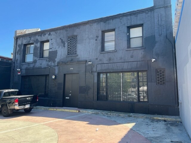 bottom floor is art gallery - 3712 Beverly Blvd