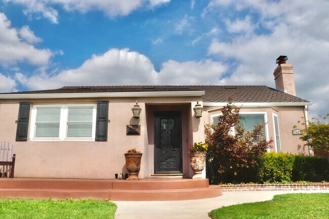 Foto del edificio - 11133 Rincon Dr