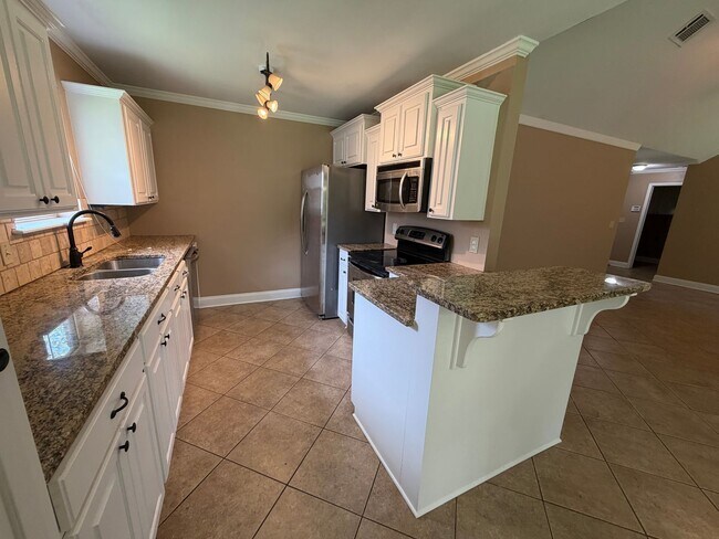 Building Photo - Beautiful 3 Bedroom Haughton Home