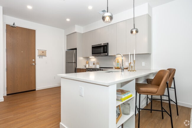 1BR, 1BA - 983 SF - Kitchen - Park Monroe