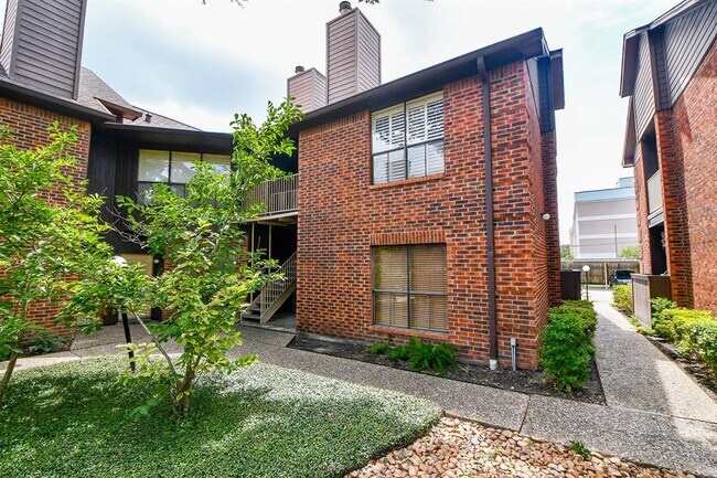 Building Photo - 3100 Walnut Bend Ln