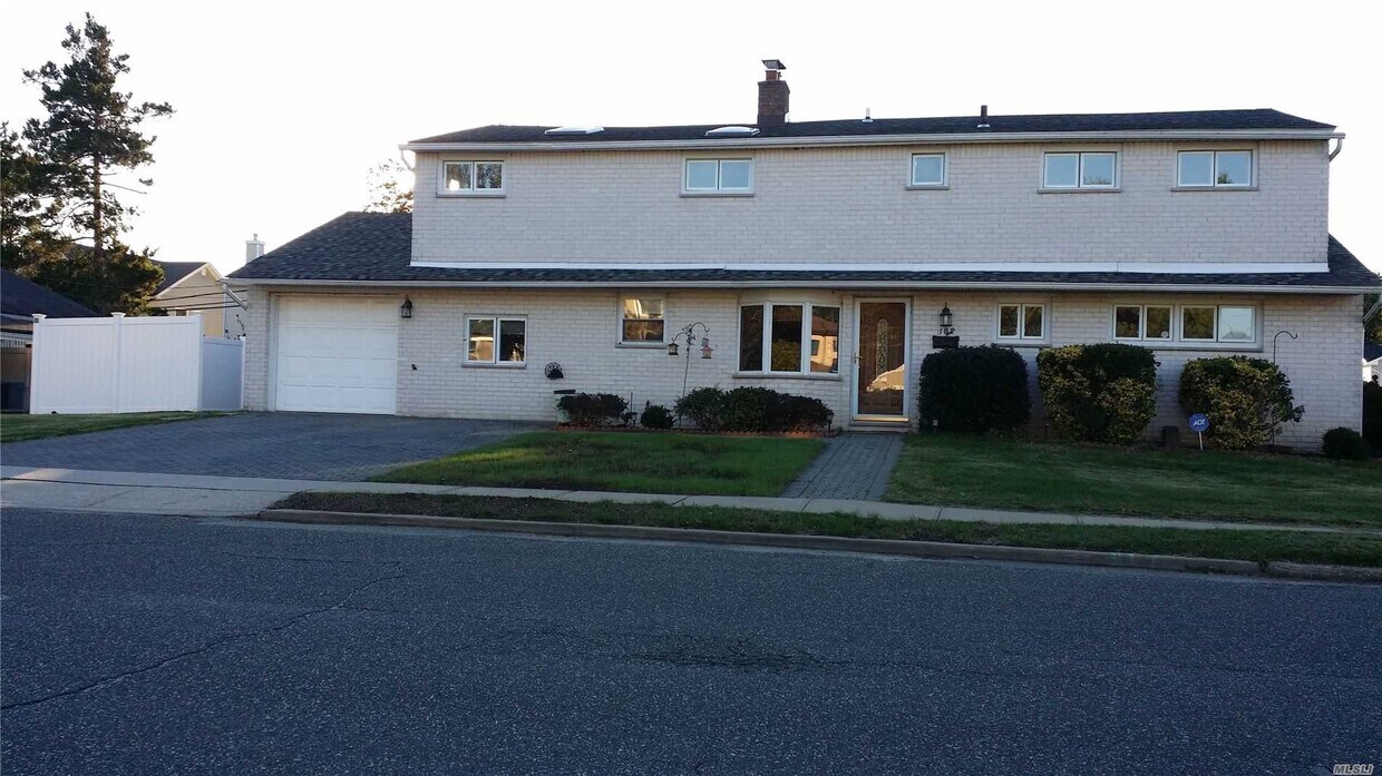 182 Southwood Cir, Syosset, NY 11791 House Rental in Syosset, NY