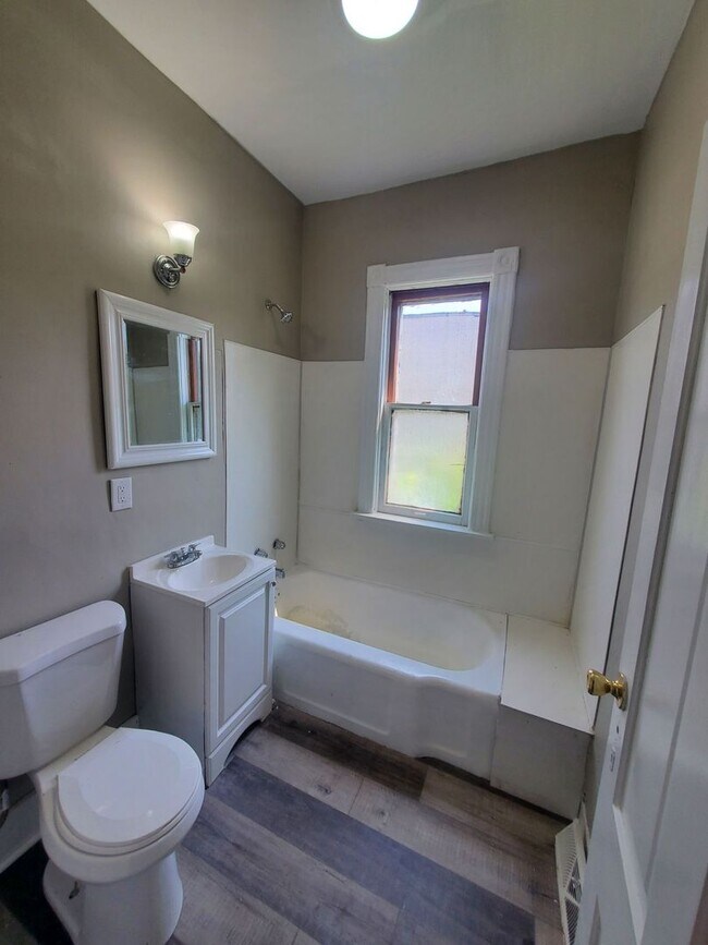 Foto del edificio - 635-637 W Center St. (Duplex)