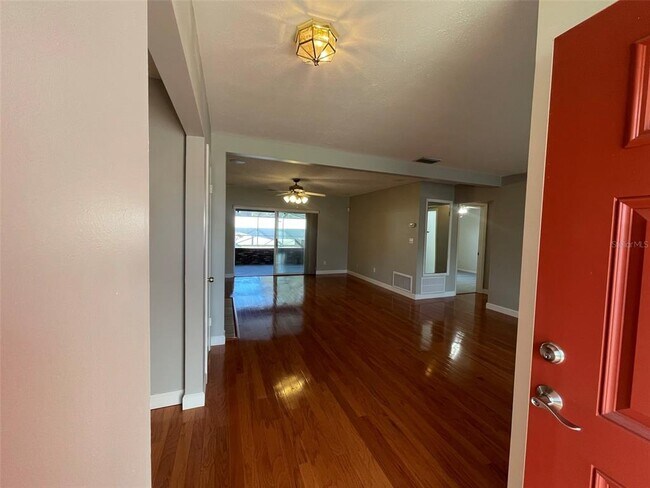 Foto del edificio - 13304 Moran Dr