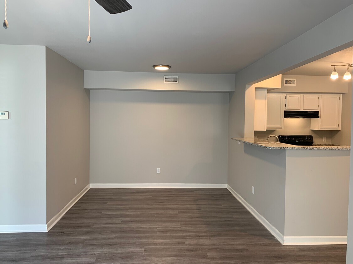 Creekside Clearing 5101 SW Villa St Bentonville, AR Apartments for