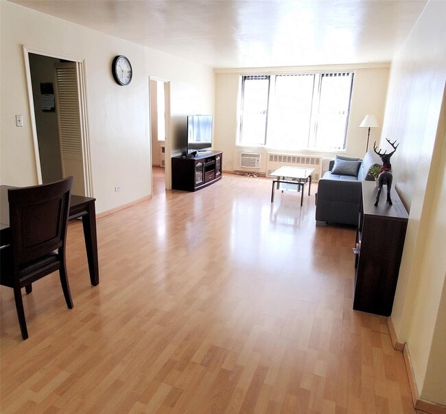 Foto del edificio - 4226 81st St