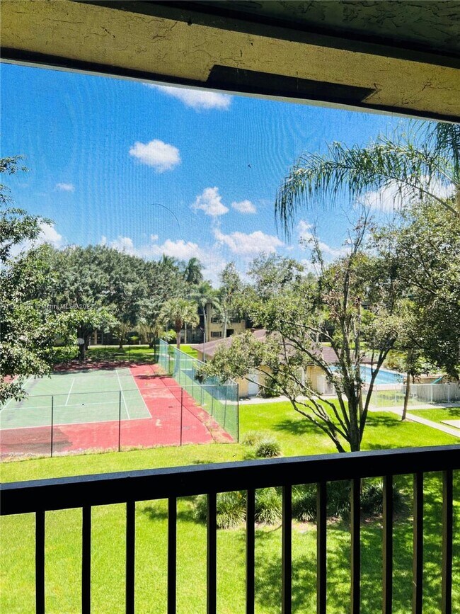 Building Photo - 5080 SW 64th Ave  307 Davie Fl 33314