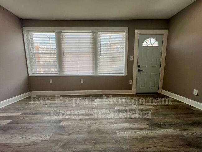 Photo - 2610 Sylmar St House