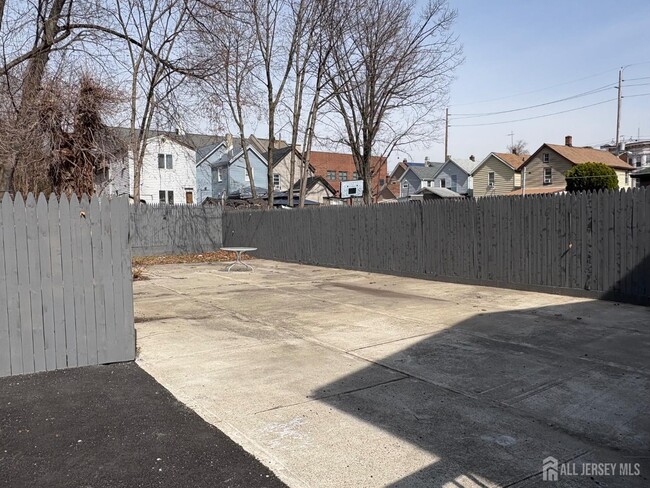 Building Photo - 456-458 Harrison St
