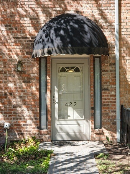 Foto del edificio - 422 W Oak St