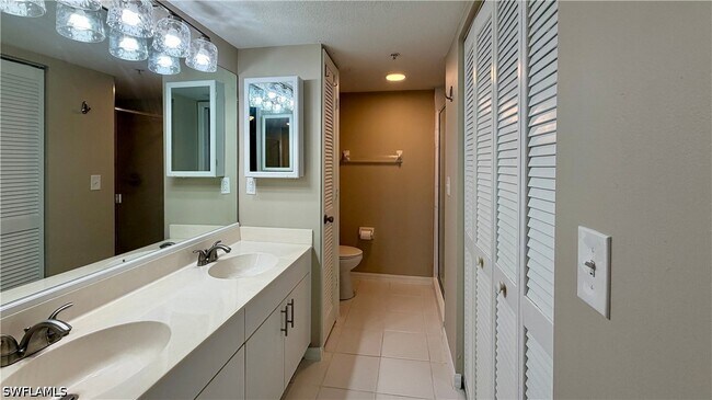 Foto del edificio - 9640 Victoria Ln