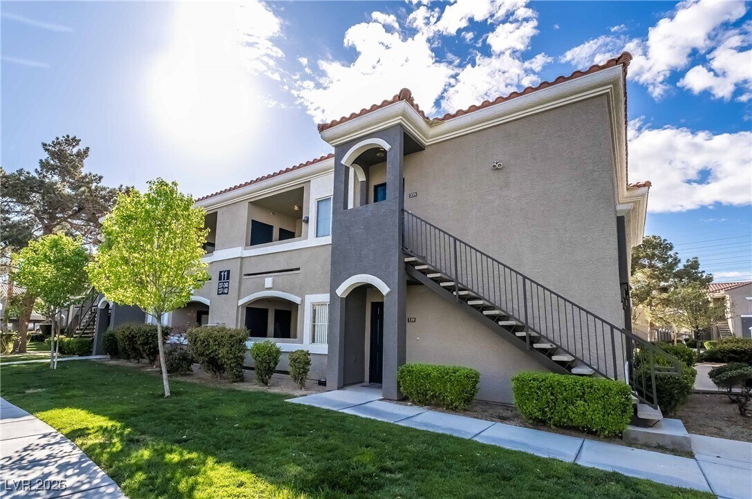 Foto principal - 10245 S Maryland Pkwy