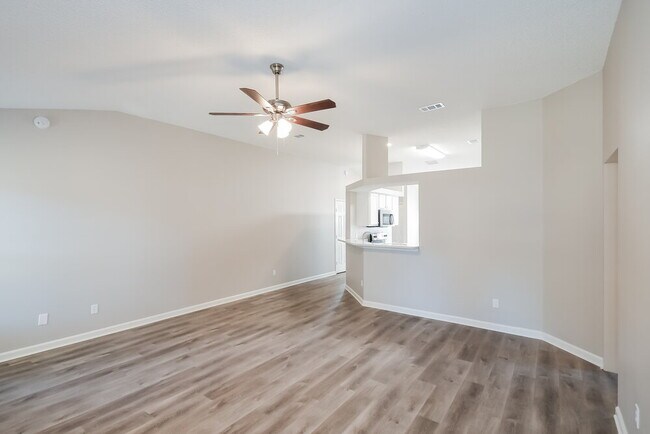 Foto del edificio - 8515 Springtree Road