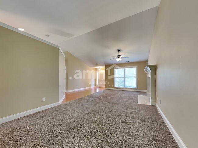 Building Photo - 7807 Chipmunk Ln