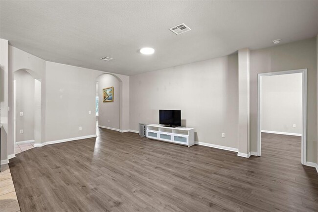Building Photo - 13809 Harrisglenn Dr