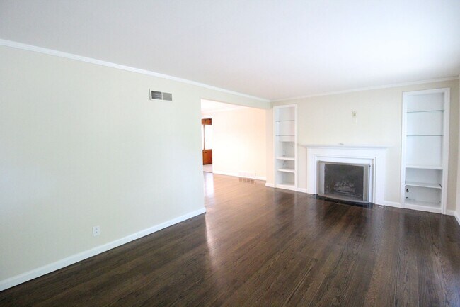 Building Photo - 3 Bedroom 1 Bath Home In Prairie Village