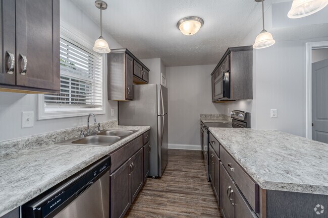 2 habitaciones, 2.5 baños - 1,100 pies cuadrados - Cocina - Professional Park Townhomes