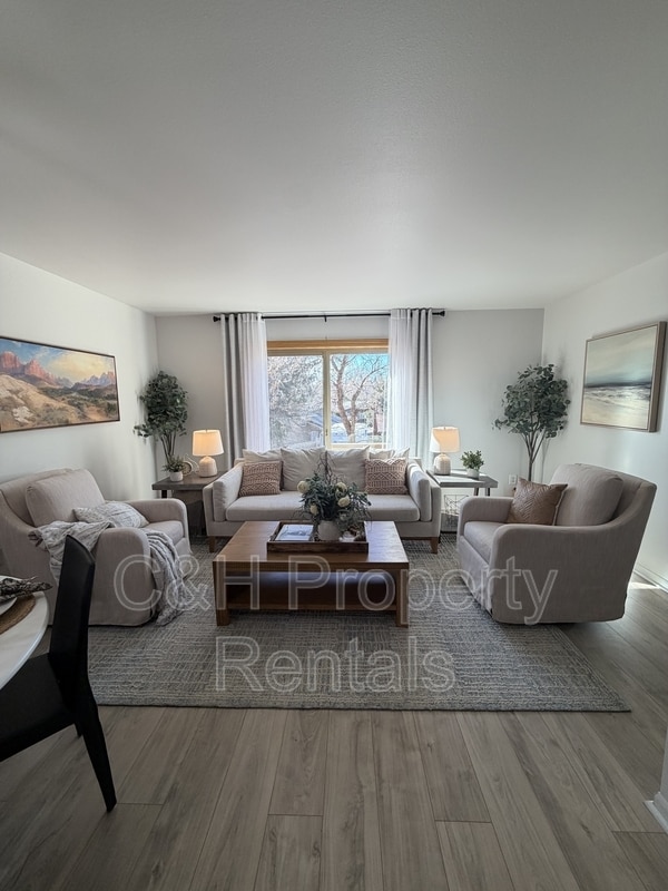 Foto del edificio - 574 Killarney St