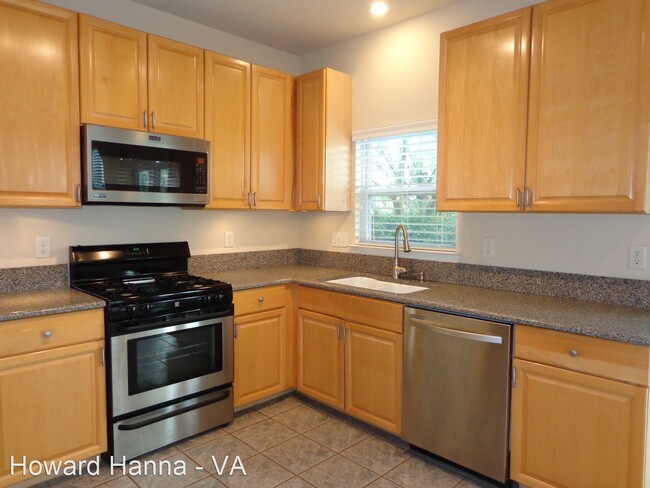 Building Photo - 3 br, 2.5 bath House - 5031 Ocean Way