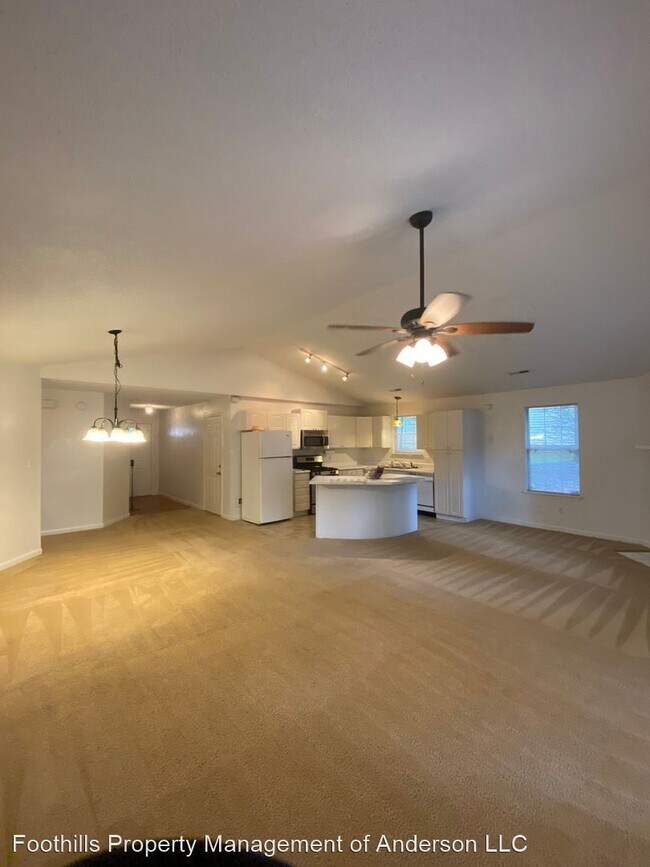 Building Photo - 3 br, 2 bath House - 102 Eagles Nest