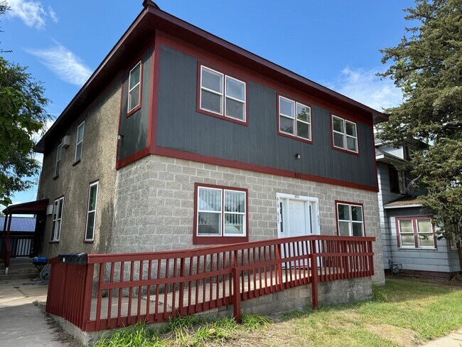 Building Photo - 625 Rose St
