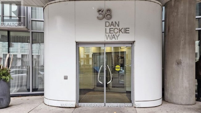 Photo du bâtiment - 38-2038 Dan Leckie Way
