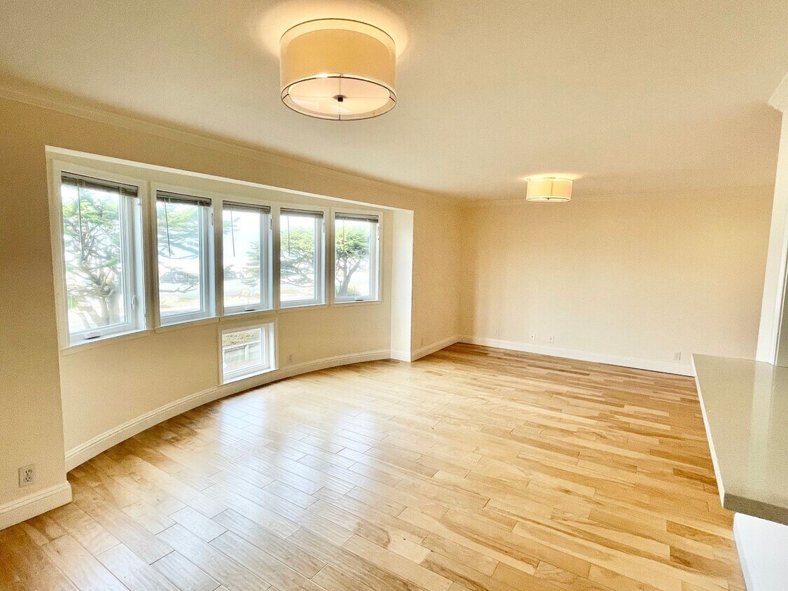 Foto principal - Modern 3BR/2BA, 1,491 SqFt Ocean Front Con...