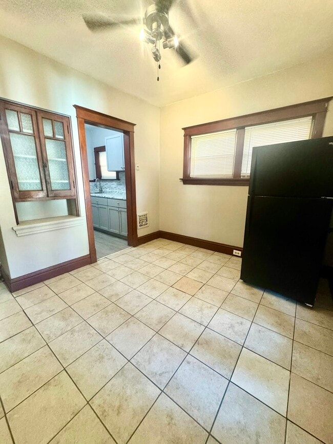 Building Photo - 4055 Tholozan Ave