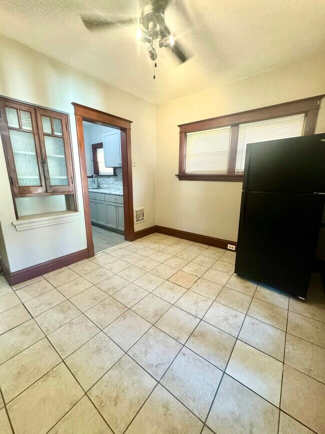 Foto del edificio - 4055 Tholozan Ave