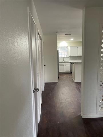 Foto del edificio - 5412 Village Green Dr