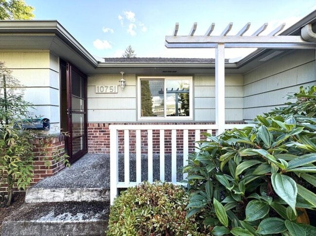 Building Photo - 3 bedroom in Seattle WA 98125