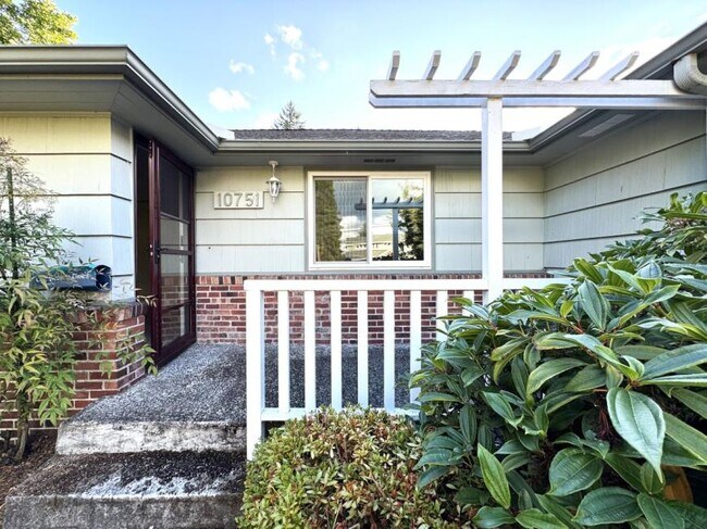 Foto del edificio - 3 bedroom in Seattle WA 98125