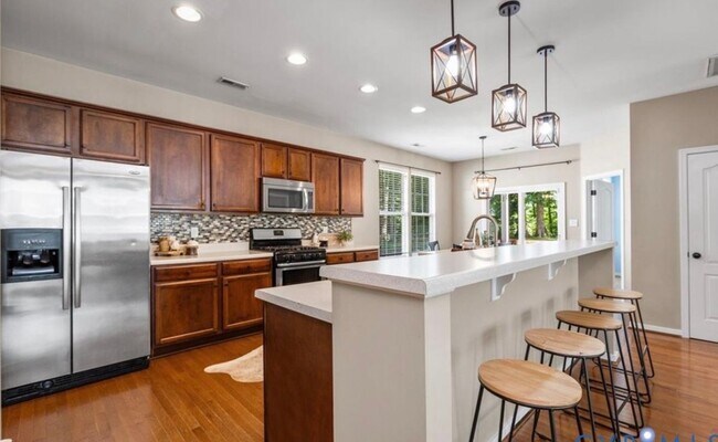 Building Photo - 7319 Vicenzo Dr