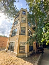 Building Photo - 6410 N Hoyne Ave