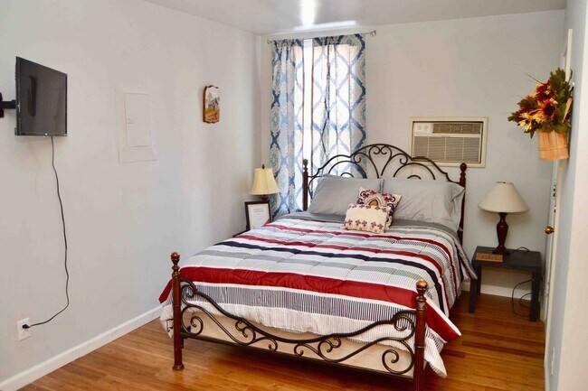 Building Photo - 18 Buttles Ave