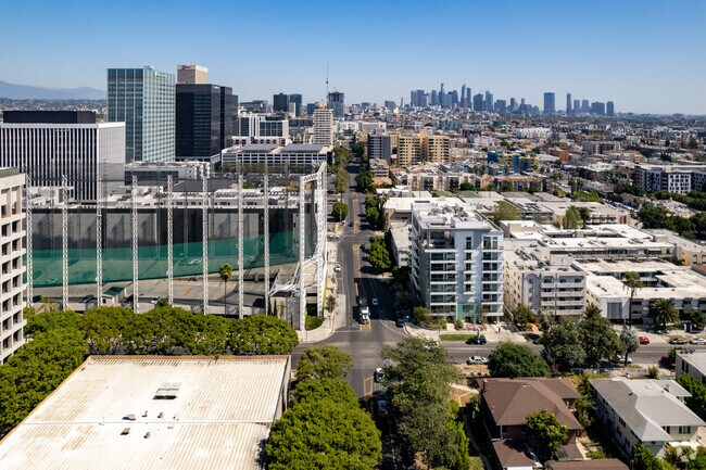 729 S Hobart Blvd. - 729 S Hobart Blvd