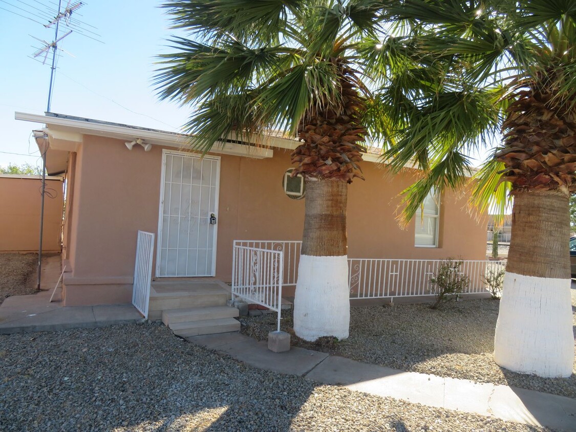 Primary Photo - Furnished 2 Bedrooms, 1 Bath Home For Rent