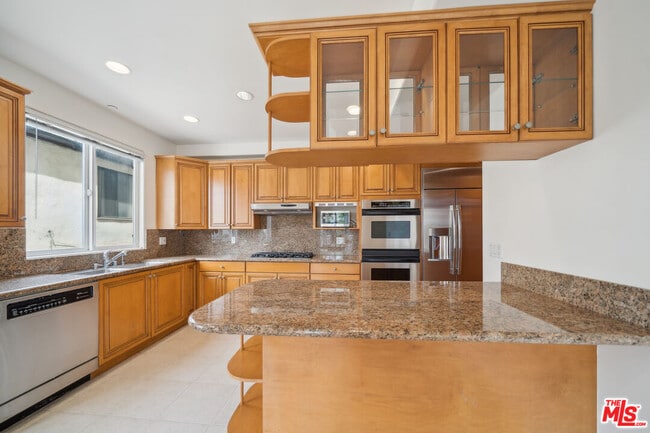 Building Photo - 1450 S Beverly Dr