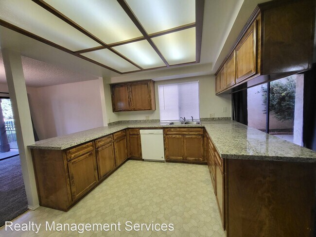 Building Photo - 3 br, 2.5 bath House - 4147 Pinewood Lake Dr.