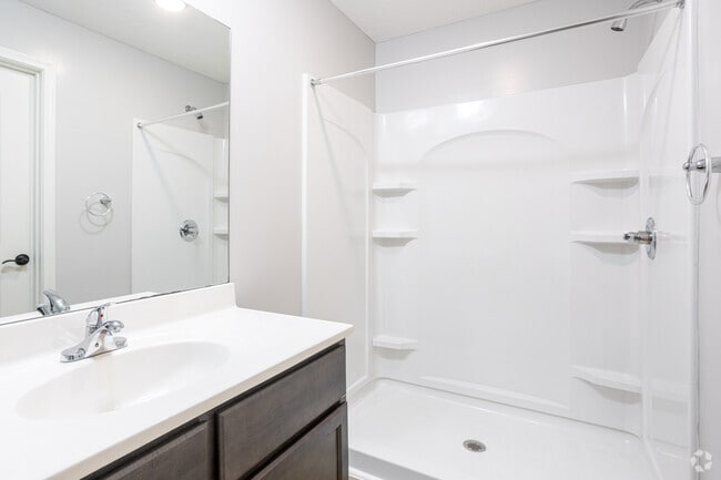 3HAB, 2BA - 1,350 ft² - Baño - Shelby Oaks Apartments