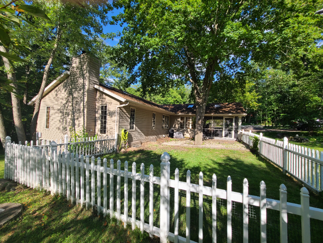 Foto del edificio - N1415 Maple Hills Dr