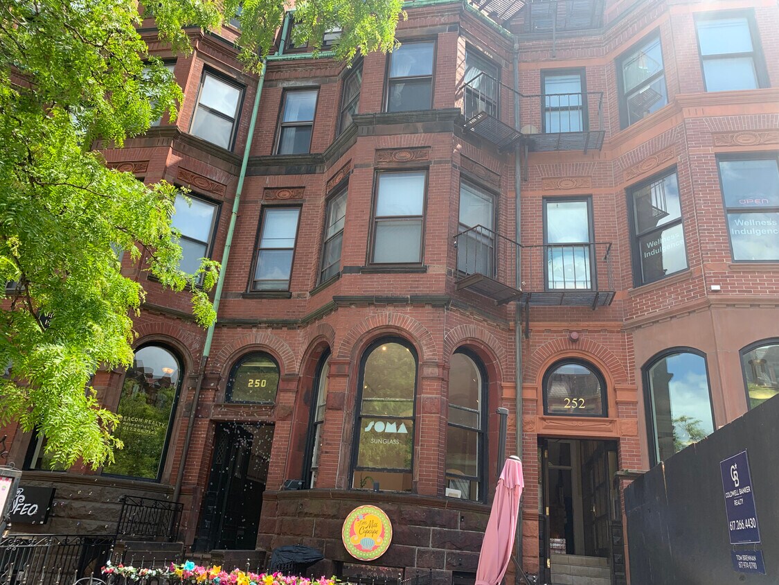 Primary Photo - 250 Newbury St