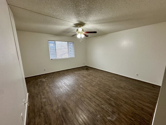 Foto del edificio - 6742 E Dallas St