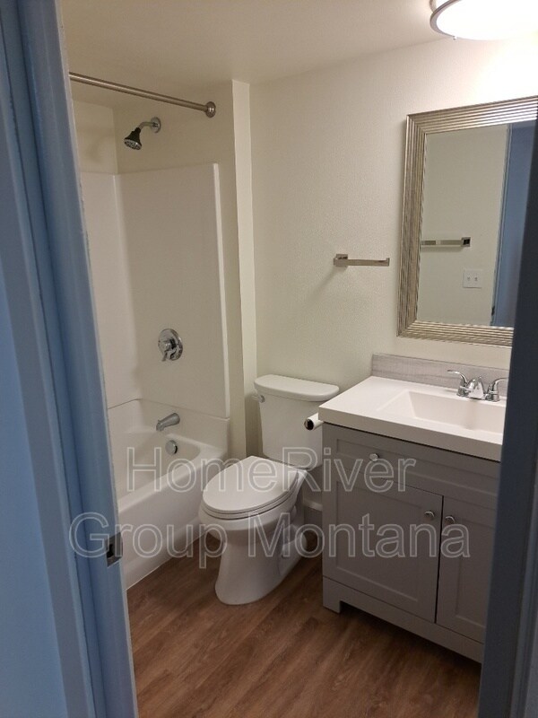 Foto del edificio - 707 SW Higgins Ave
