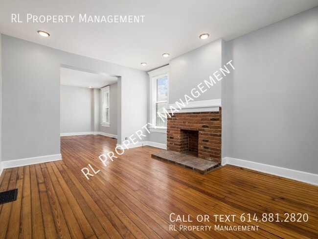 Building Photo - Beautiful 4 bedroom 2 Bathroom Townhome lo...