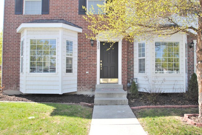 Building Photo - 320 280 N